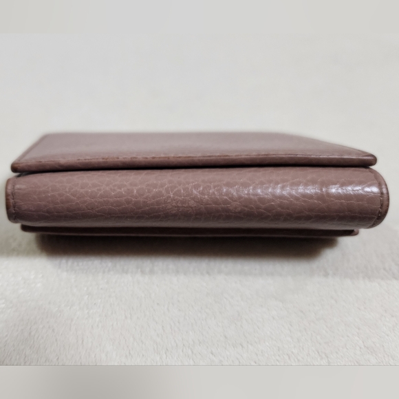 Gucci Marmont Trifold compact Wallet. Minor corner wear. Needs some cleaning. - Picture 5 of 16